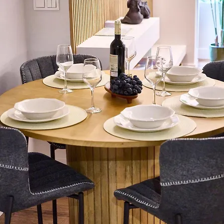 Neue Luxus-suiten Im Stadtzentrum Von Bilbao- Kostenloses Parken By Interhome Bilbau